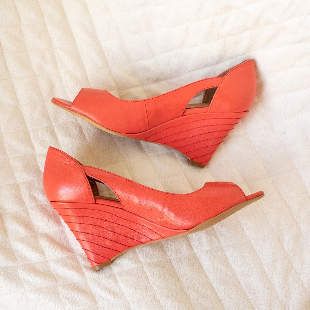 Corso Como Smith Peep Toe Wedge Heels Coral Leather 9.5 NWT